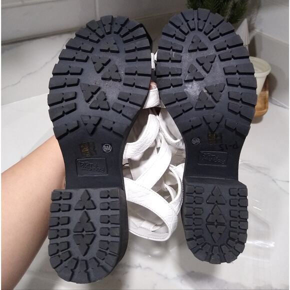 🎄2/$10🎄[H233] White Crocodile Gladiator Sandals - Picture 6 of 8